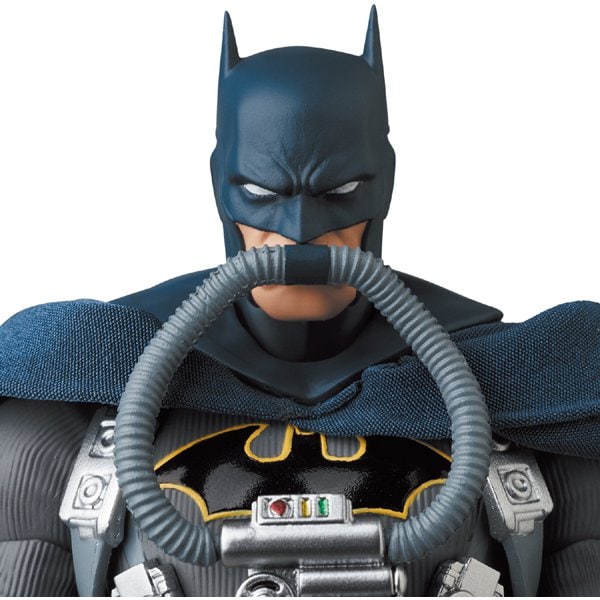Medicom Toy Mafex No. 166 Stealth Jumper Batman (Batman Hush Ver.) Action Figure