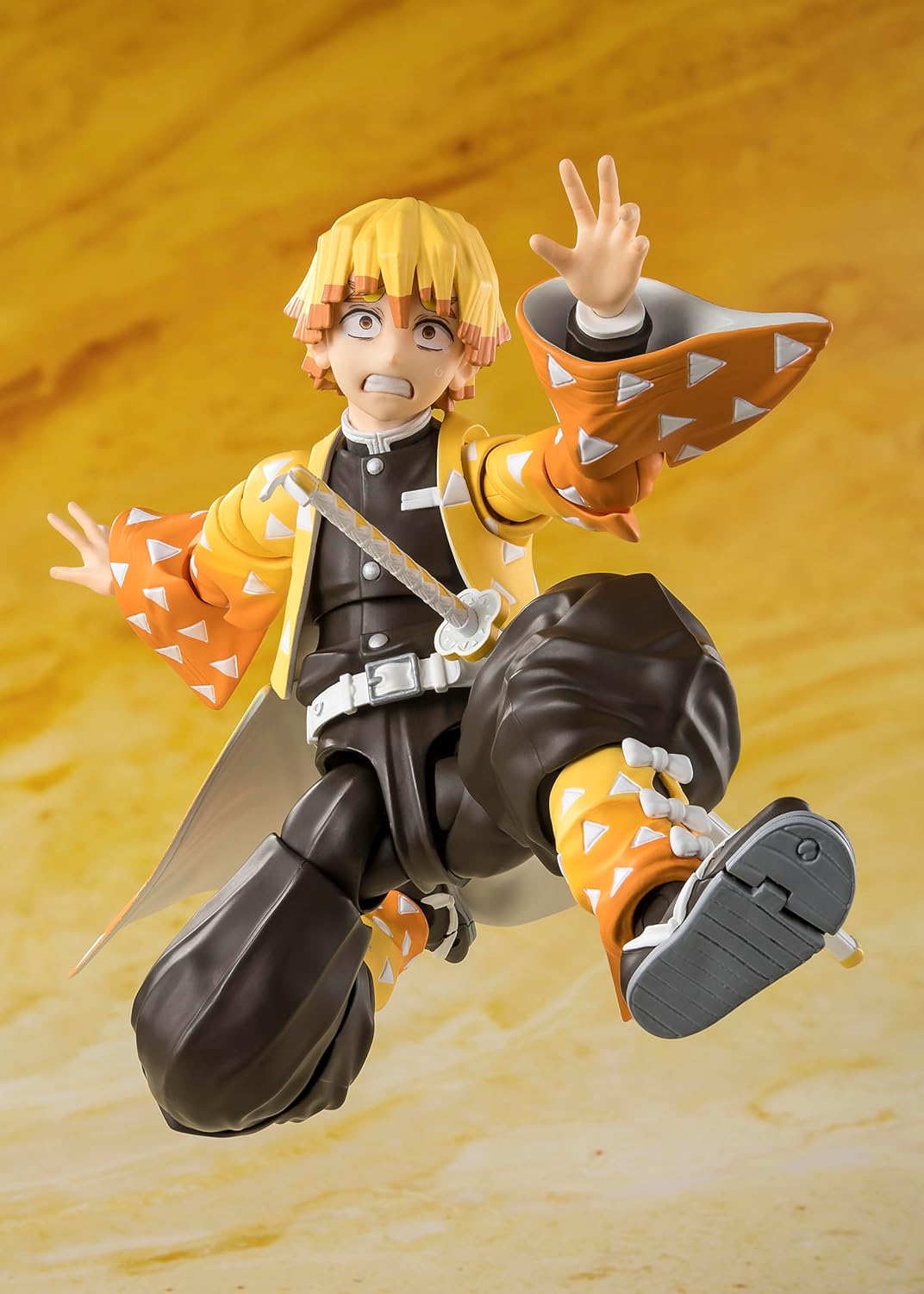 BANDAI S.H.Figuarts Demon Slayer Zenitsu Agatsuma Kimetsu Yaiba Figure From JPN
