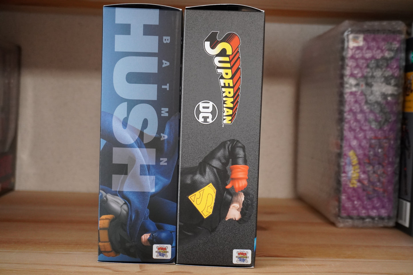 Medicom Toy MAFEX No.105 Batman Hush & No.232 Superboy Return of Superman Figure