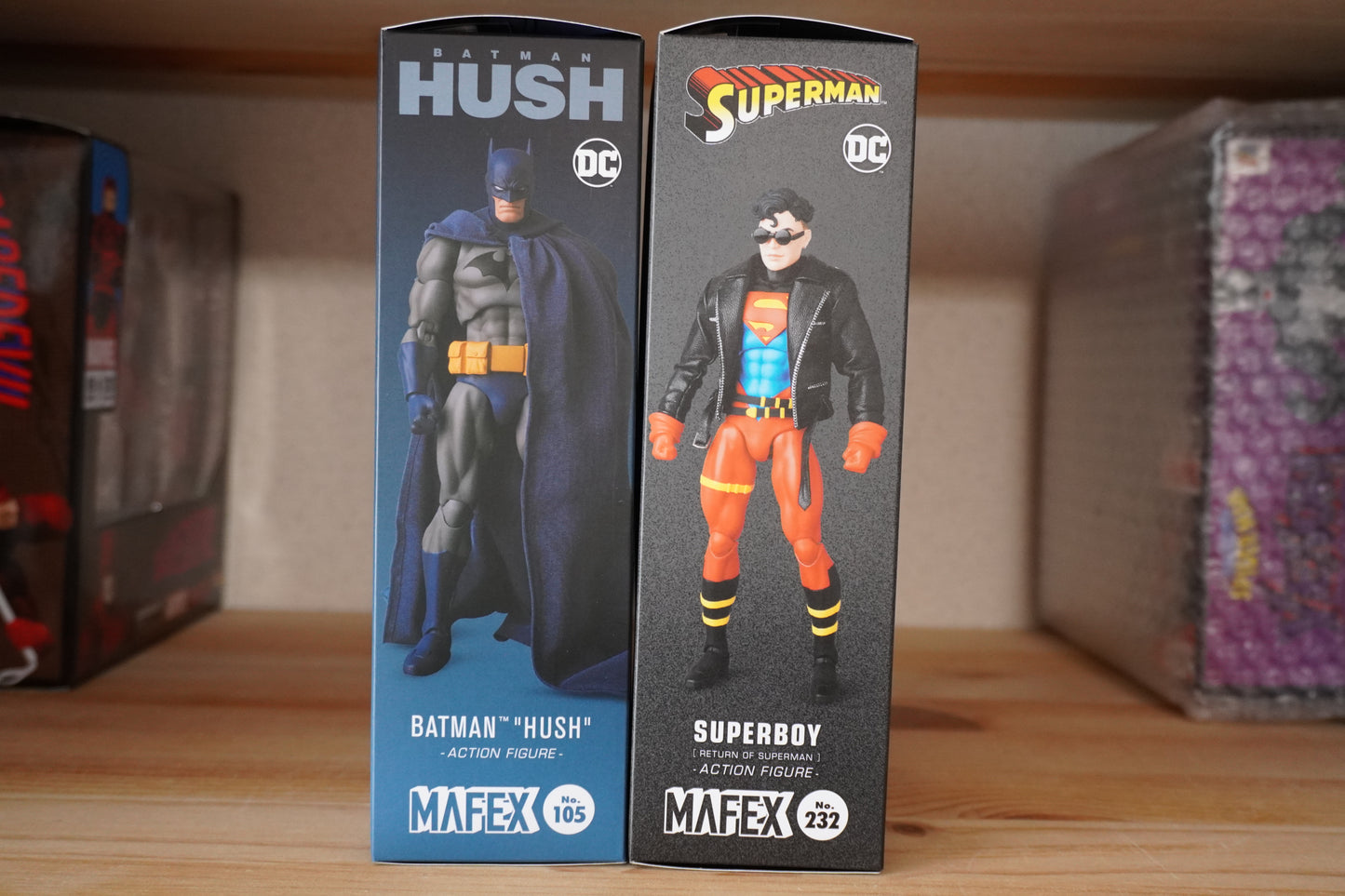 Medicom Toy MAFEX No.105 Batman Hush & No.232 Superboy Return of Superman Figure