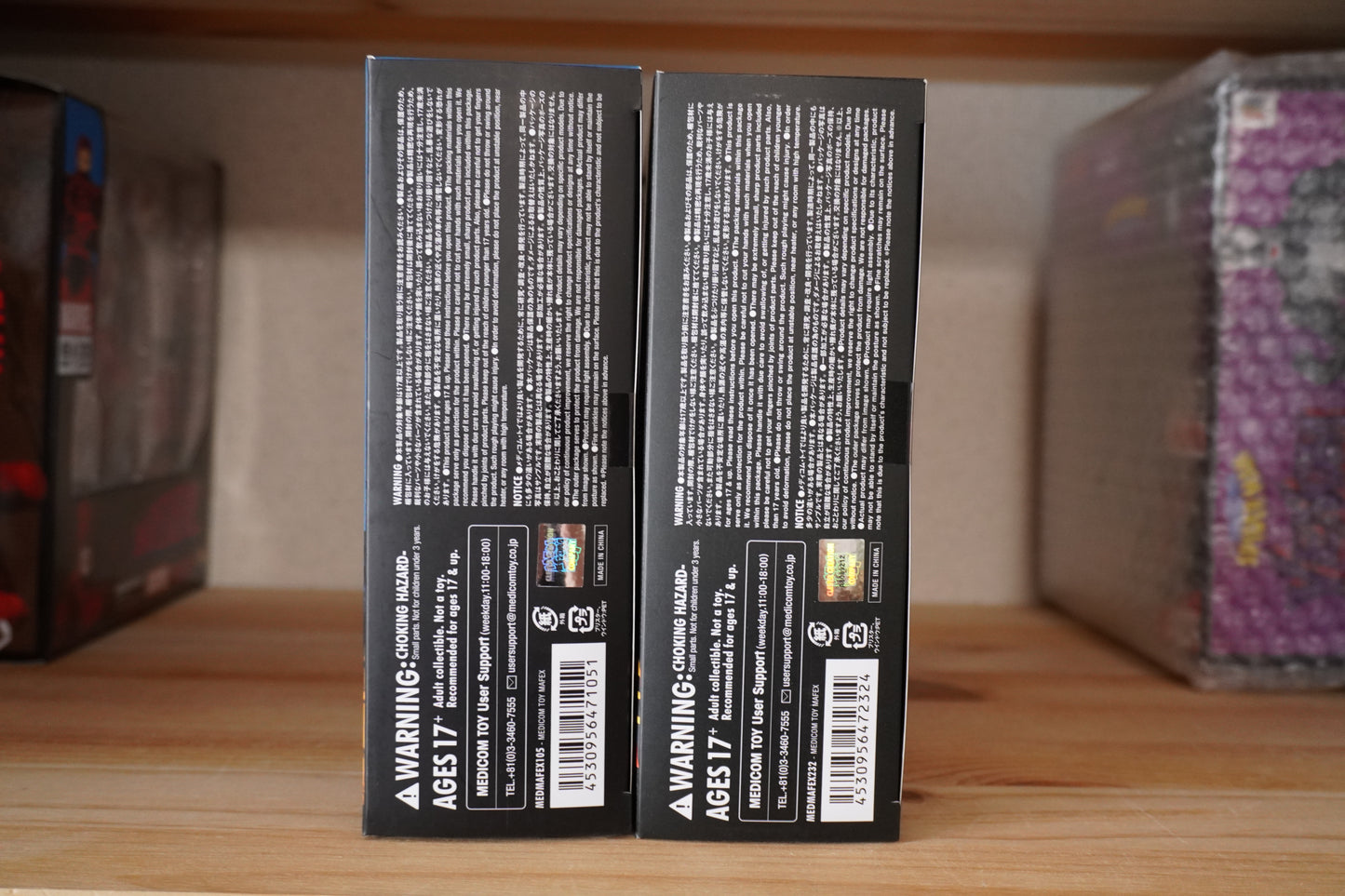 Medicom Toy MAFEX No.105 Batman Hush & No.232 Superboy Return of Superman Figure