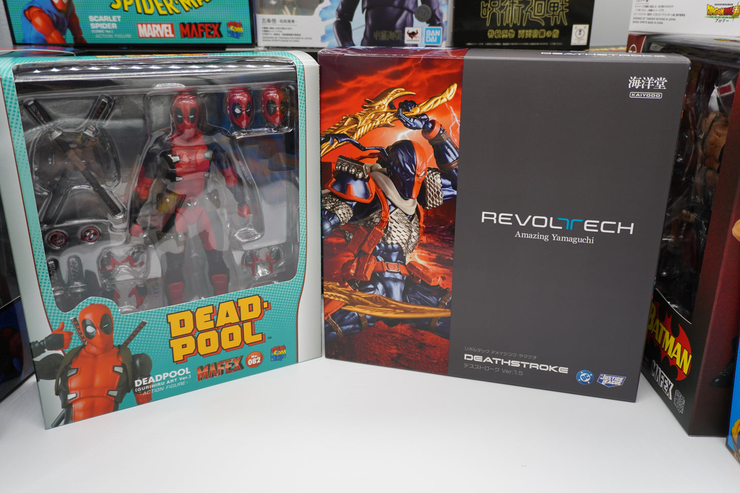 Revoltech Deathstroke Ver.1.5 & MAFEX Deadpool Gurihiru Ver. Action Figure Set