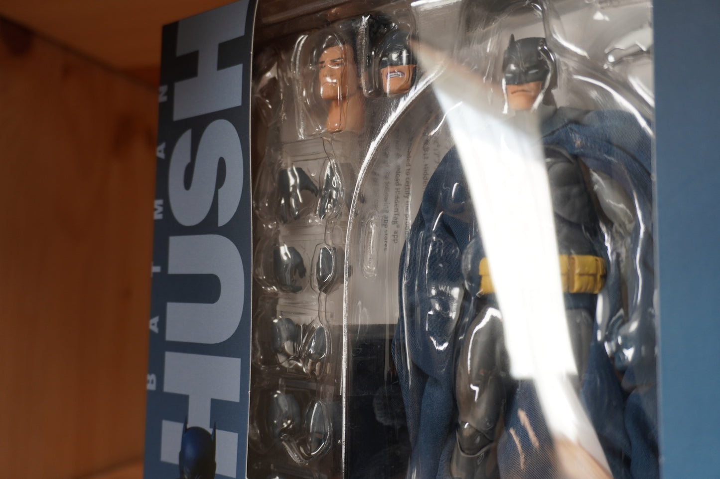 MAFEX Superman (HUSH Ver.) & MAFEX No.105 Batman (HUSH) Figure Set USED