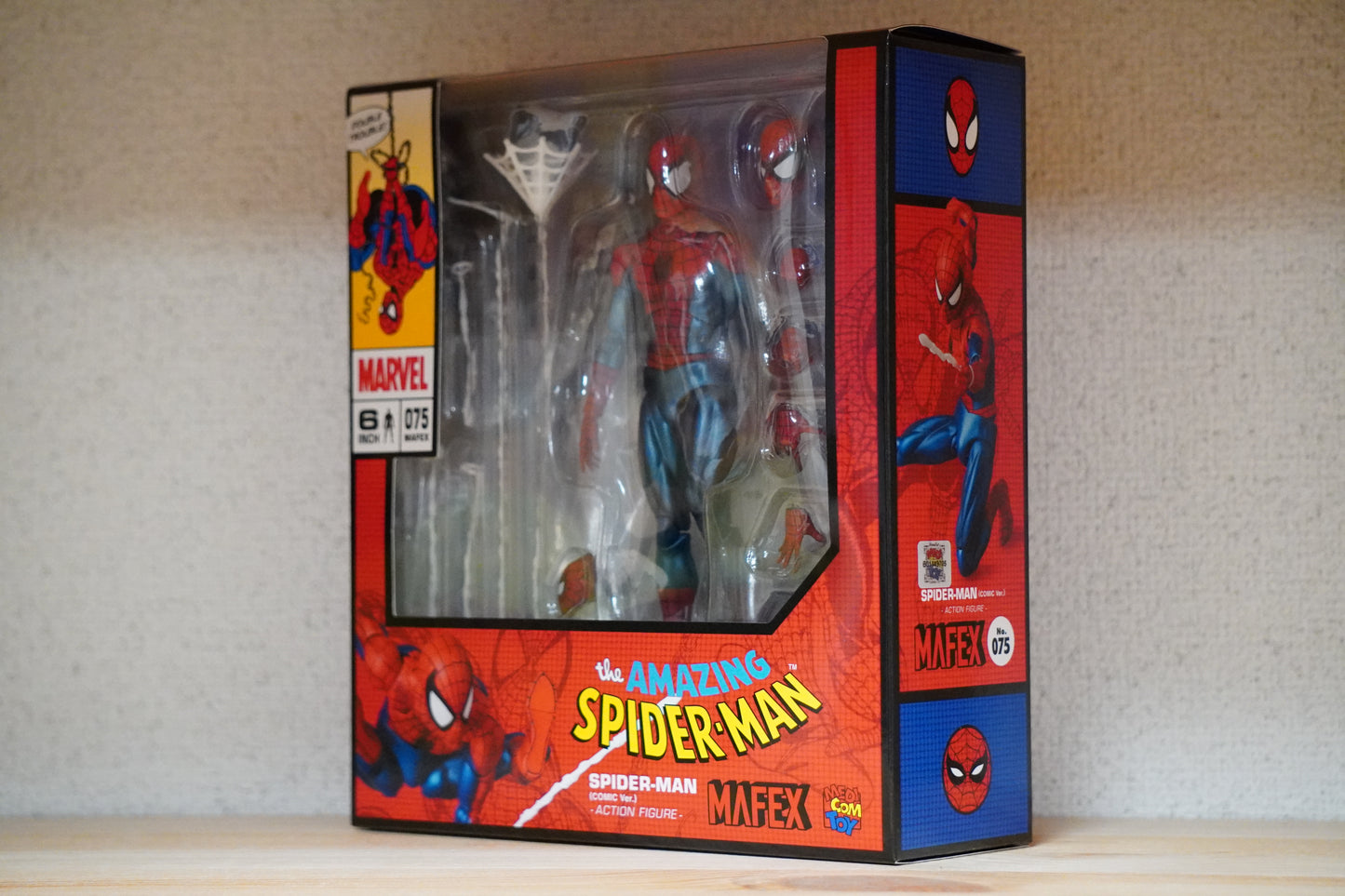 Medicom Toy MAFEX No.075 Spider-Man (Comic Ver.) Peter Parker Action Figure