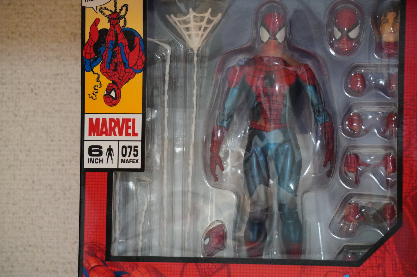 Medicom Toy MAFEX No.075 Spider-Man (Comic Ver.) Peter Parker Action Figure