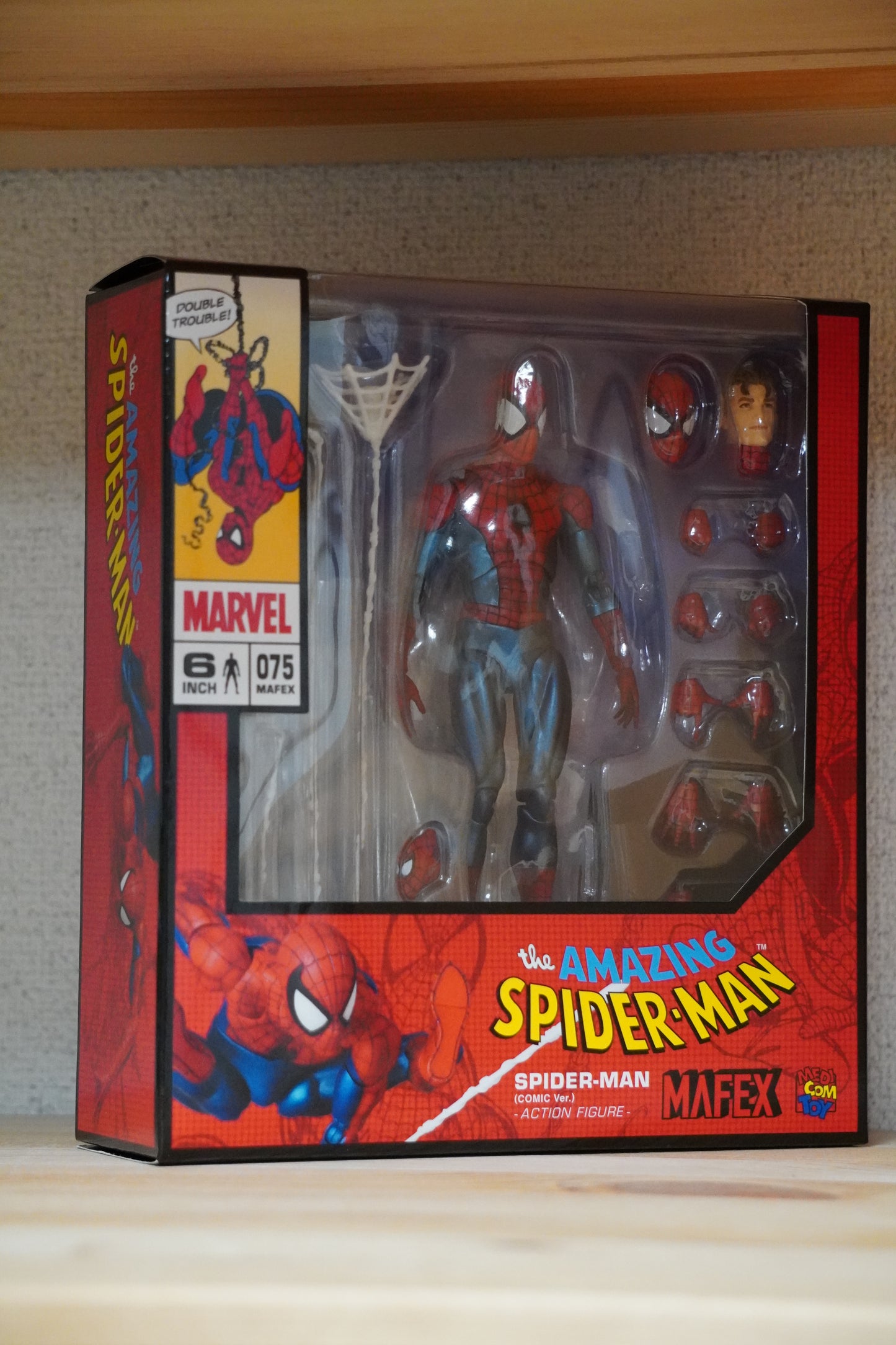 Medicom Toy MAFEX No.075 Spider-Man (Comic Ver.) Peter Parker Action Figure