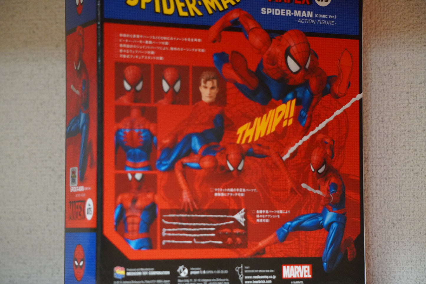 Medicom Toy MAFEX No.075 Spider-Man (Comic Ver.) Peter Parker Action Figure