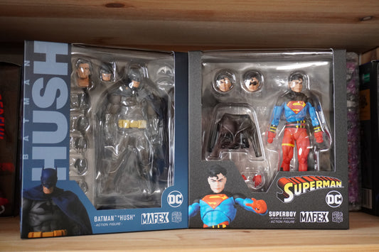 Medicom Toy MAFEX No.105 Batman Hush & No.232 Superboy Return of Superman Figure