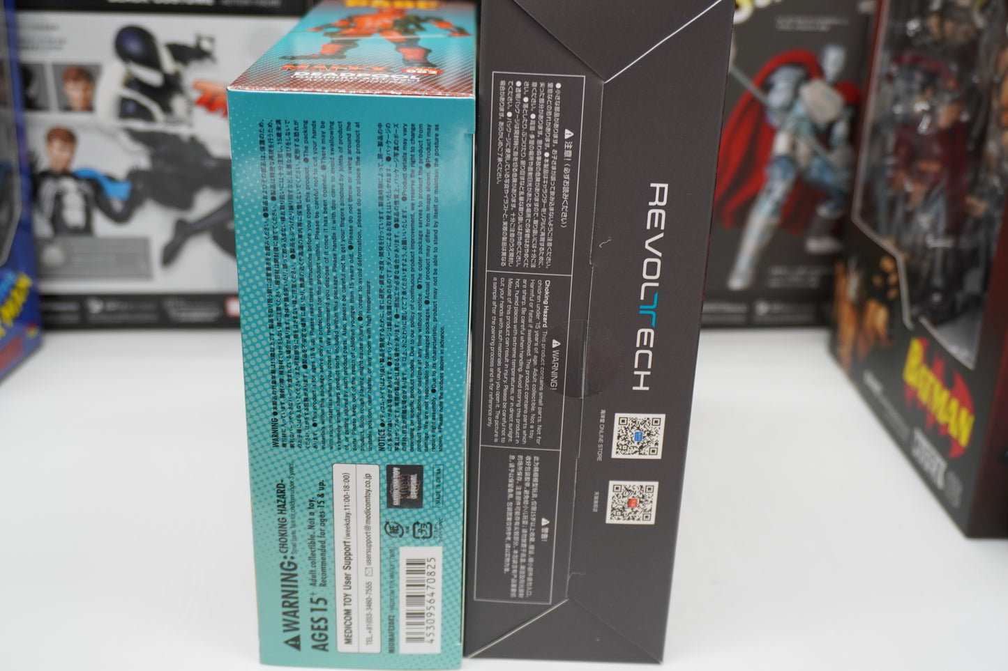 Revoltech Deathstroke Ver.1.5 & MAFEX Deadpool Gurihiru Ver. Action Figure Set